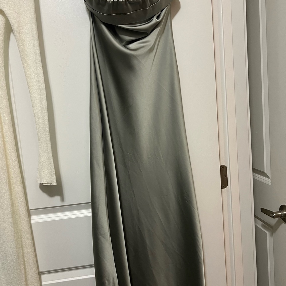 Chic Strapless Satin Gown